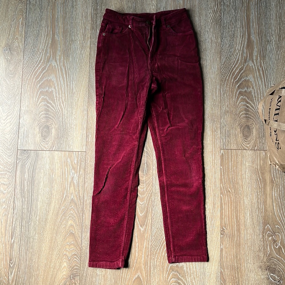 Corduroy burgundy red pant. Monki, ASOS. Size 34 or US 25